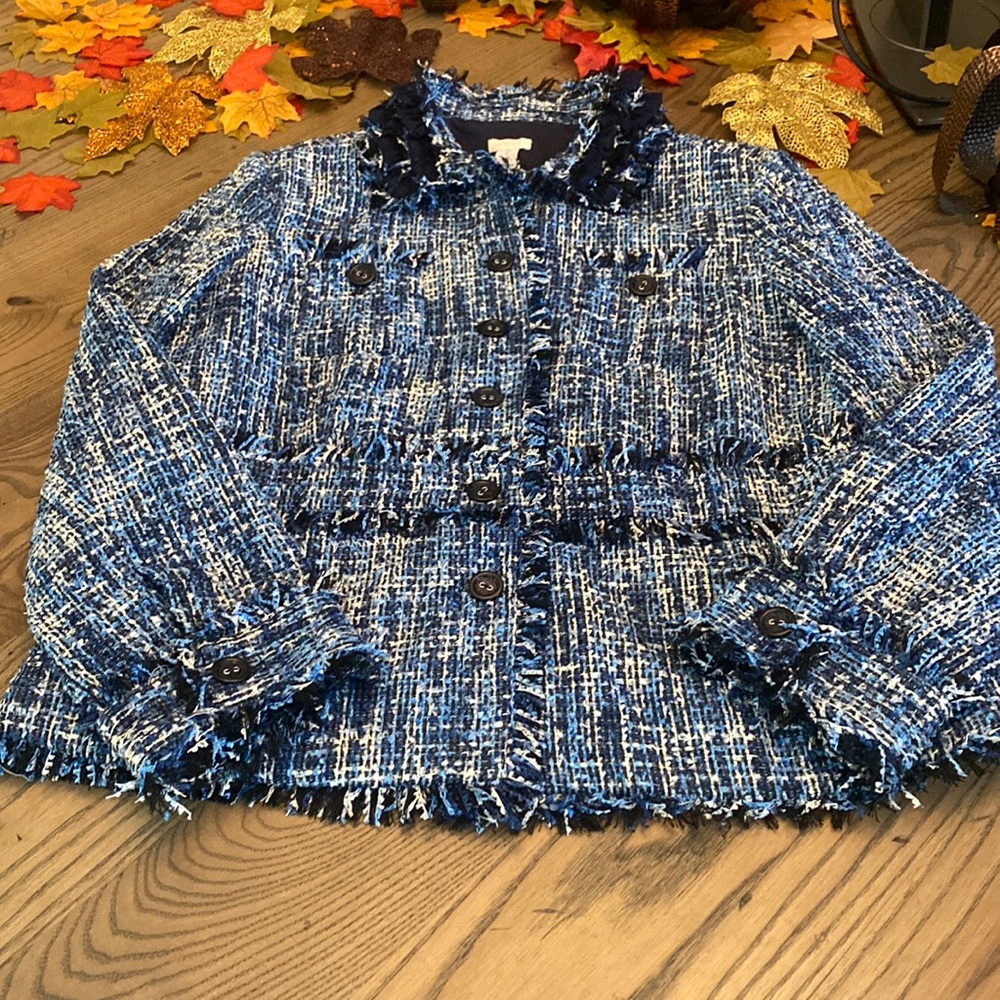 NWT Chico’s size 2 shades of blue tweed plaid like pattern, a fall must have!